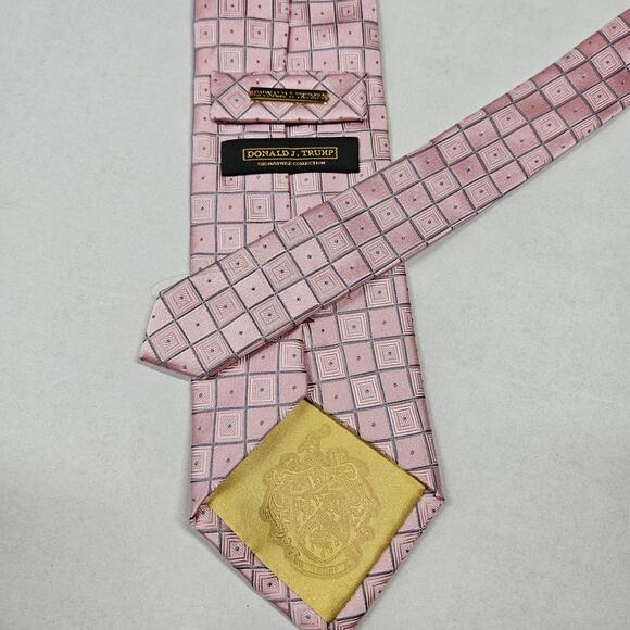 Donald J. Trump Signature Collection Men Silk Tie Pink Geometric Squares Wedding - Picture 3 of 6